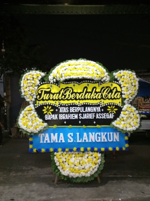 Papan Bunga Duka di Bumi Sari